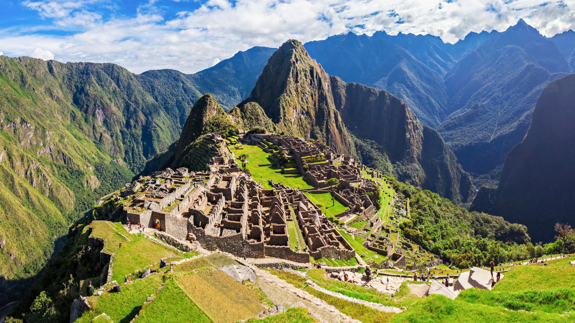 Reputation, Soft Power, and Multilevel Governance: Tourism as a driver of the decarbonization economy